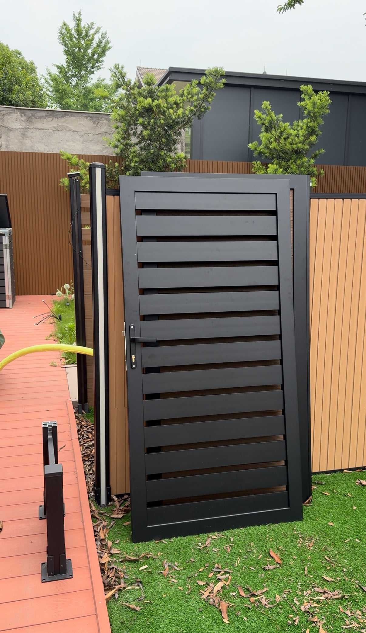 Modern Black Aluminum Gate Profile